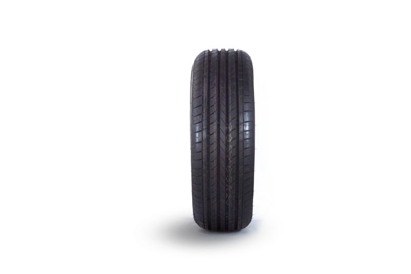 Neumático 235/55R18 Direccional FRD66 104V TL Farroad