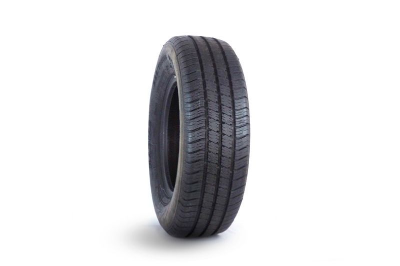 Neumático 205/70R15 Direccional SC328 6PR TL Goodride/Trazano