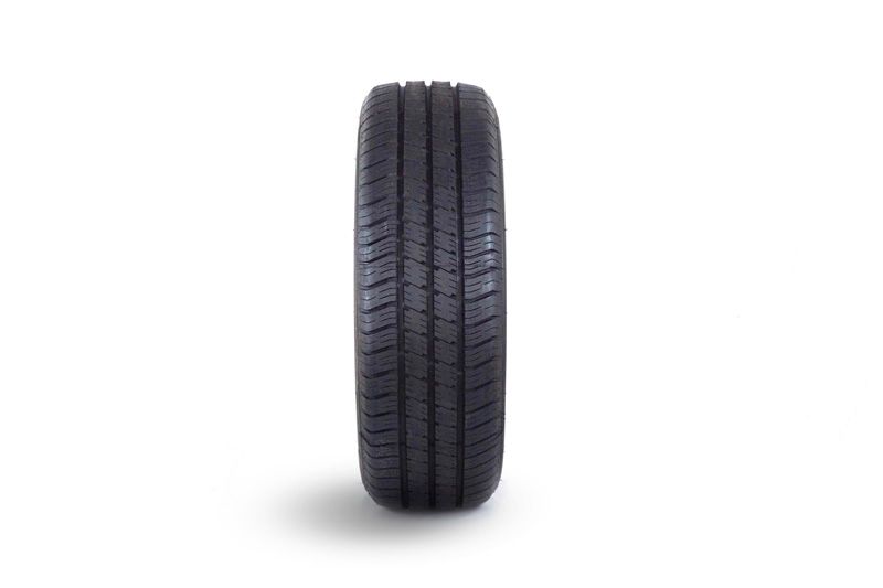 Neumático 205/70R15 Direccional SC328 6PR TL Goodride/Trazano