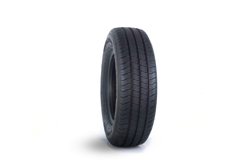 Neumático 215/60R16 Direccional SC328 8PR TL Goodride/Trazano